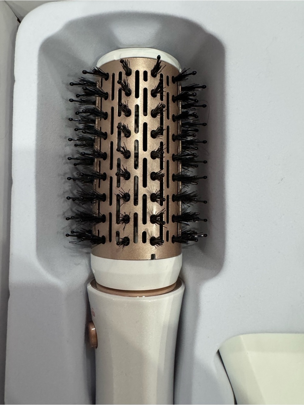 Volumax 4-in-1 Volumizing Hot Air Brush in White and Rose Gold - Picture 7 of 9
